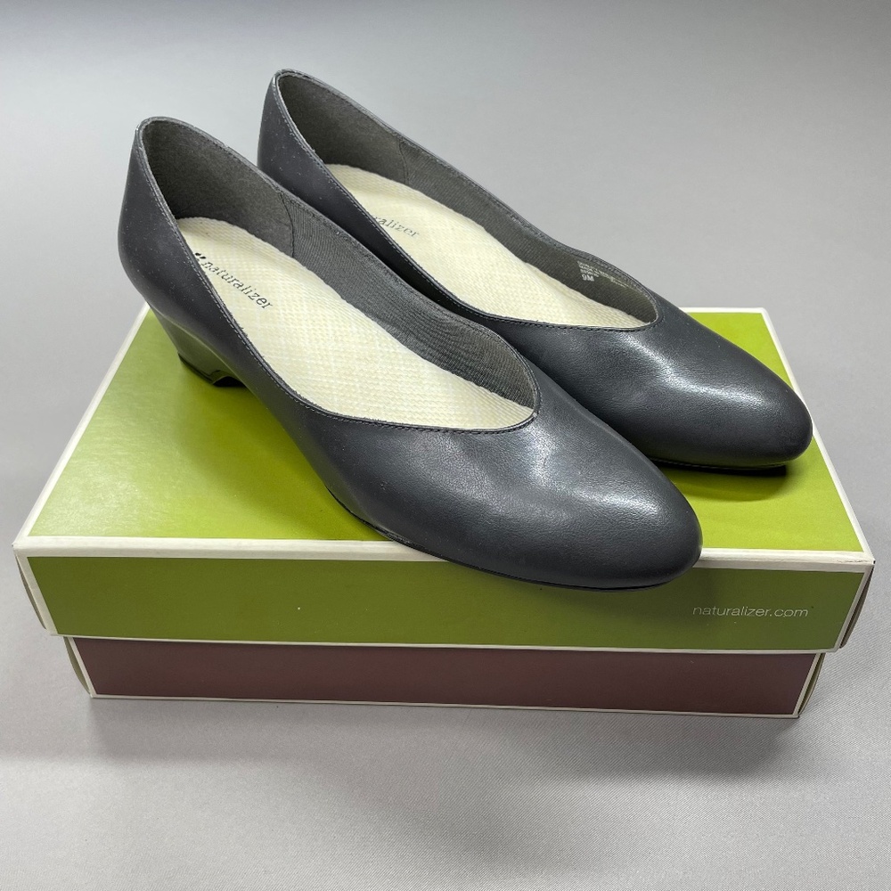 NEW Naturalizer Heels Womens 9 gray faux leather kitten pump classic slip on